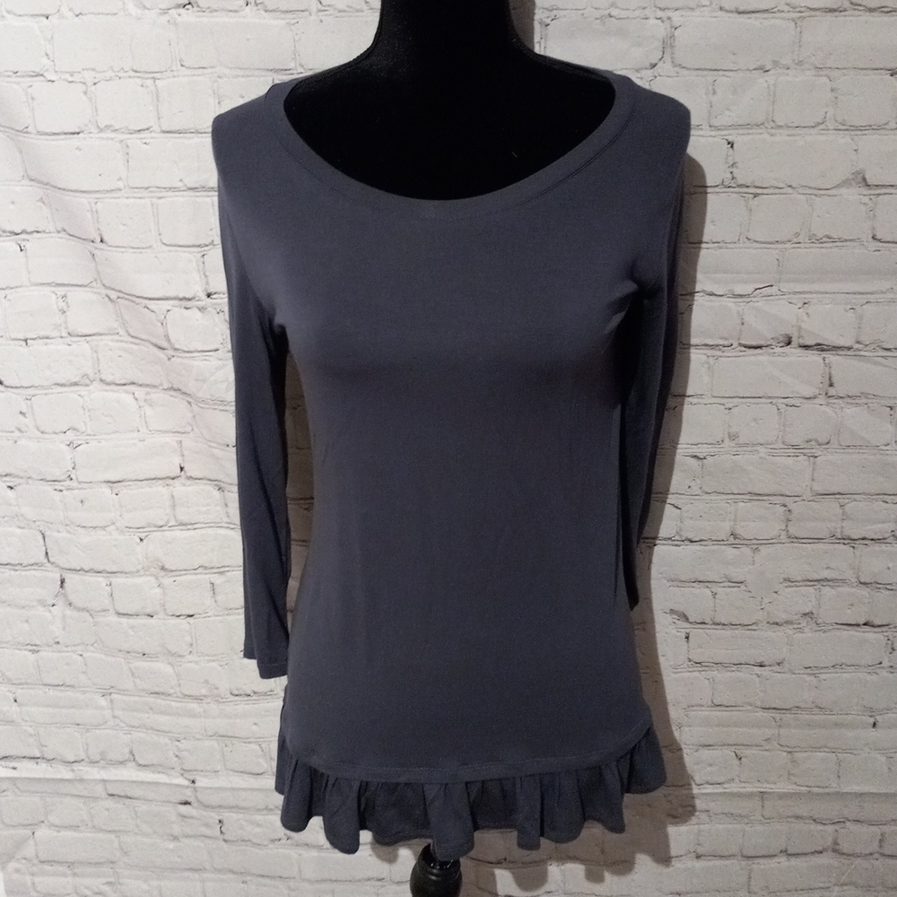 LOGO by LORI GOLDSTEIN XS charcoal ruffle bottom blouse